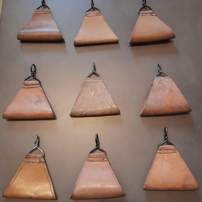 Triangle de suspension cuir naturel armée française 1950/70
